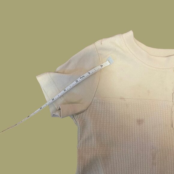 Baby Gap Toddler T-Shirt | Beige Textured Pocket Tee | Size 3T | Cotton Blend - Picture 4 of 7